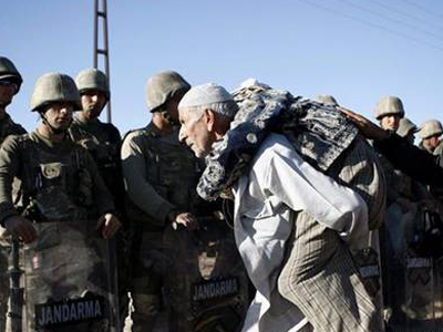 Οδομαχίες στην Κομπανί: Ανεπαρκείς οι αεροπορικοί βομβαρδισμοί